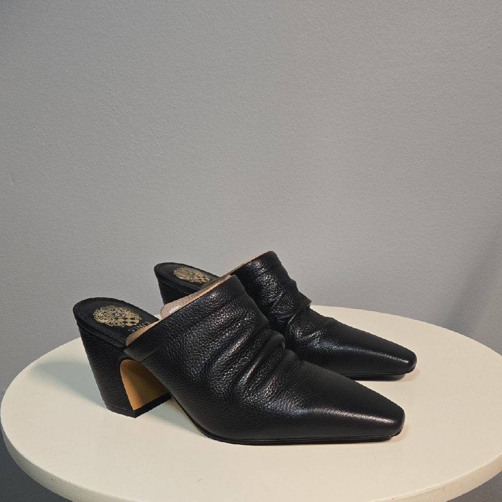 Vince Camuto VC-Carlie Black Textured Pointed Toe Mules W8